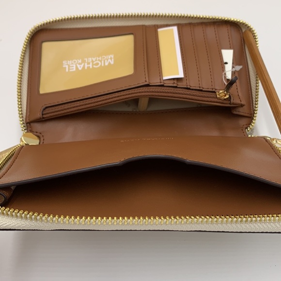 MICHAEL KORS LARGE X CHAIN SHOULDER TOTE & LG FLAT MULTIFUNCTIONAL PHONE… - Picture 16 of 16